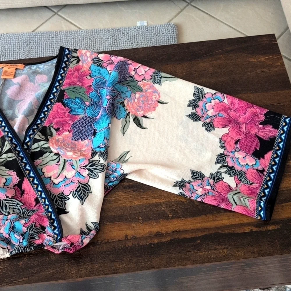 Flying Tomato kimono style blouse, size XS. Floral. - Picture 4 of 10